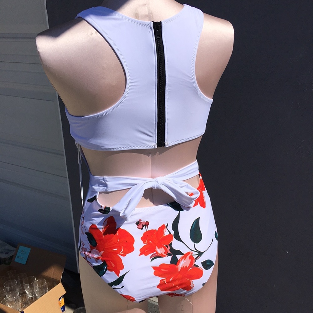 Bathing suit - Picture 2 of 3